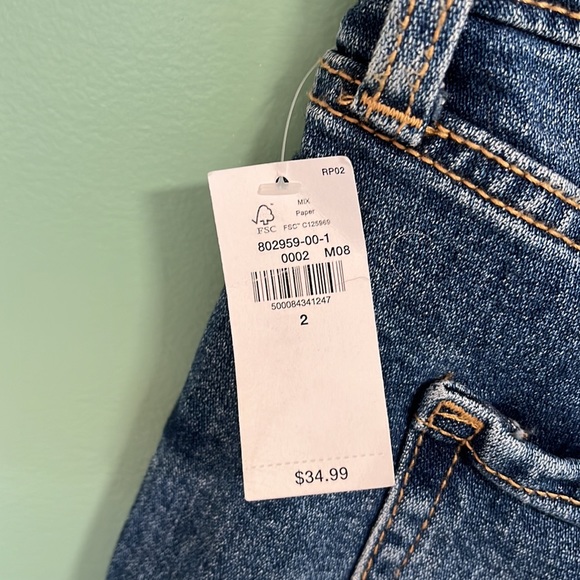 Old Navy sky high shorts size 2 - Picture 3 of 3